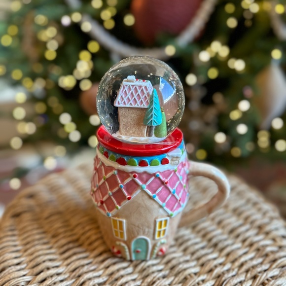 Gingerbread mug snow globe Christmas 2023 - Picture 2 of 11